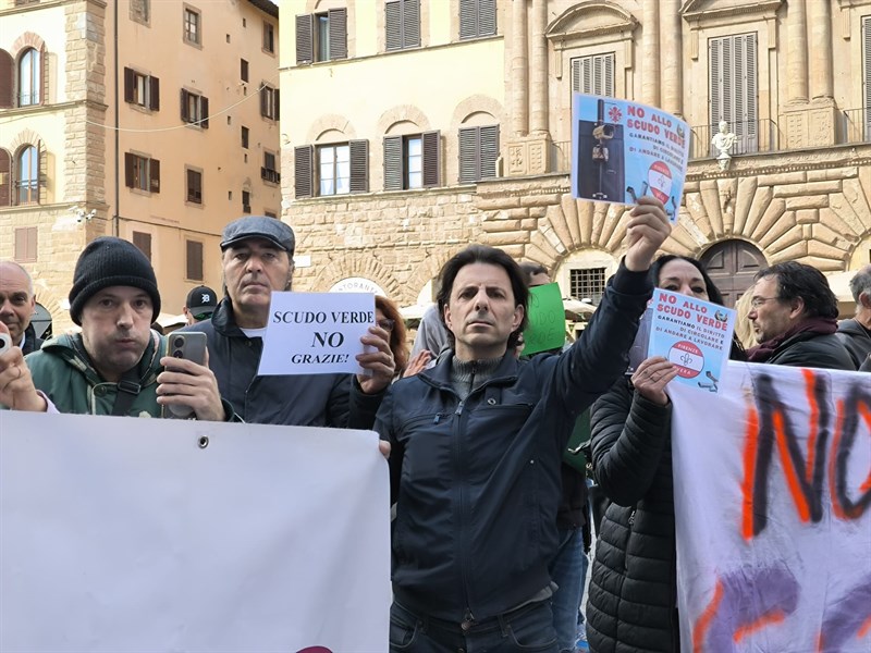 La protesta sotto Palazzo Vecchio