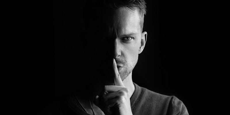 Novoli chiede silenzio