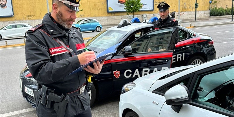 I Carabinieri arrestano due ladri in flgranza di reato.