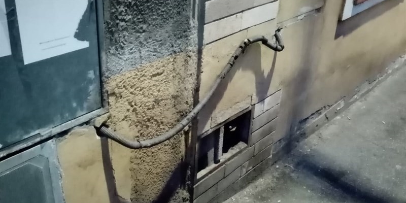 gli allacci del gas abusivi all’ex hotel occupato