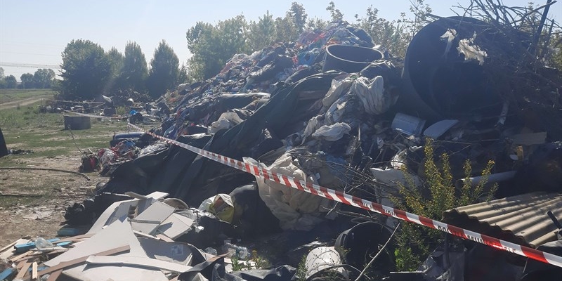 Scoperto un deposito incontrollato di rifiuti a Prato: Indagini in corso