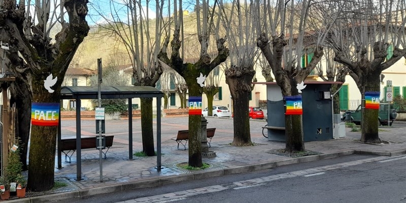 Molino del Piano si riempie di colori: la bella iniziativa di "La Compagnia dell'Uncinetto"