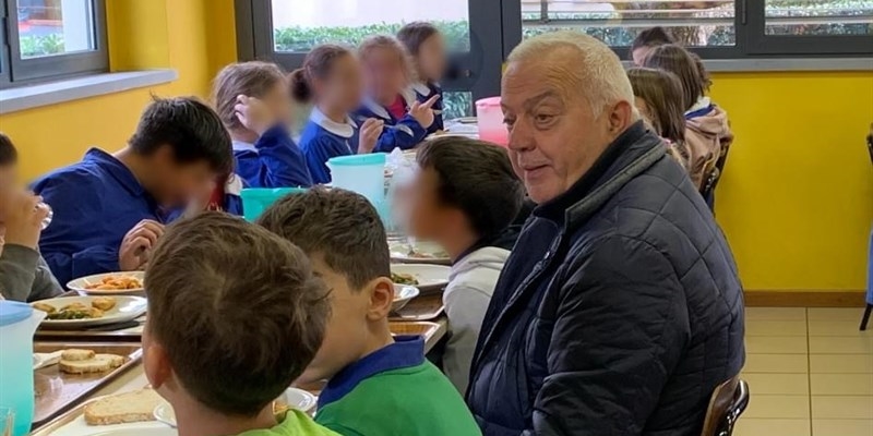 Borgo. I membri della Giunta a pranzo alla mensa con i bambini della scuola
