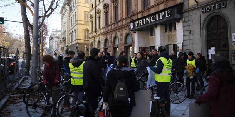 La nuova linea tramviaria così com'è progettata non piace nemmeno ai ciclisti. Flash mob per salvare la ciclabile dei viali - FOTO
