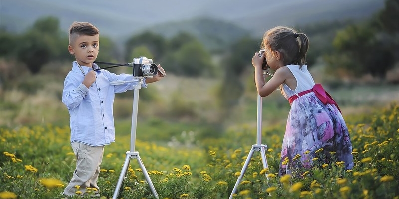 Bambini che fotografano