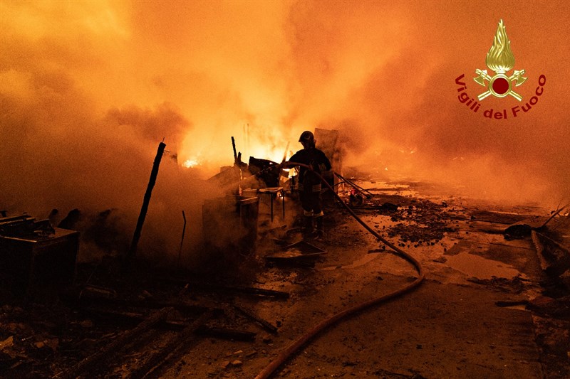 Immagini dell'incendio