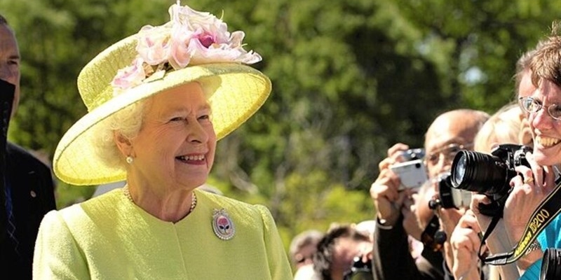 2015 - Regno record per Elisabetta II (9 anni fa)
