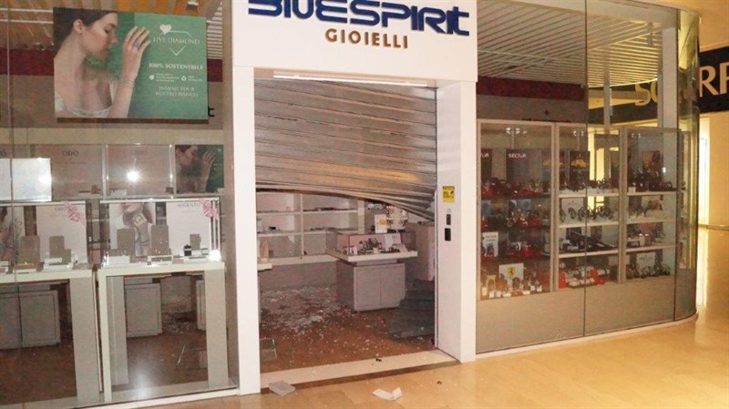 lo sfondamento della vetrina