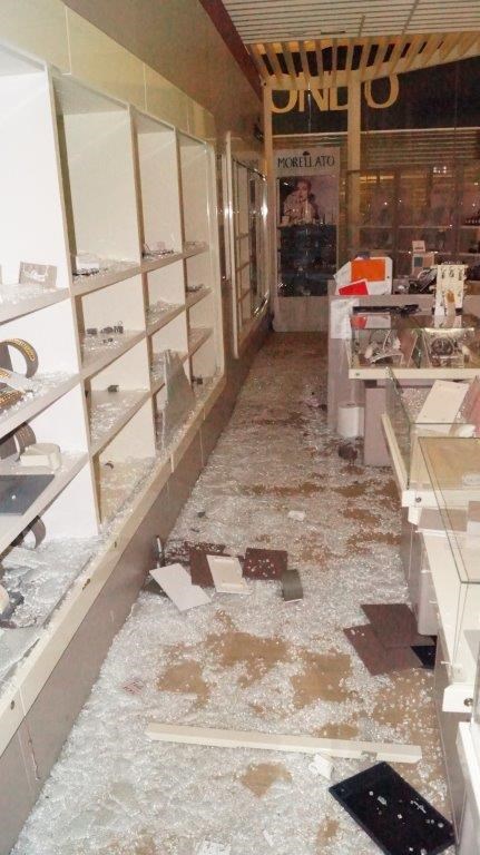 lo sfondamento della vetrina