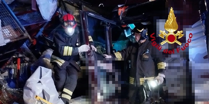 I Vigili del fuoco al lavoro durante l'incidente