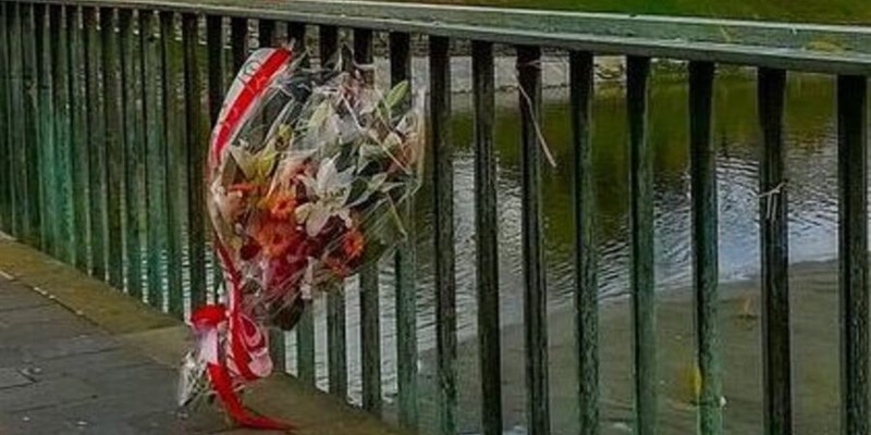 Fiori in ricordo di Idy