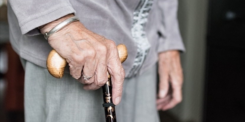 Grida d’aiuto provenienti da un appartamento in zona Isolotto: la Polizia interviene in soccorso di una donna quasi centenaria