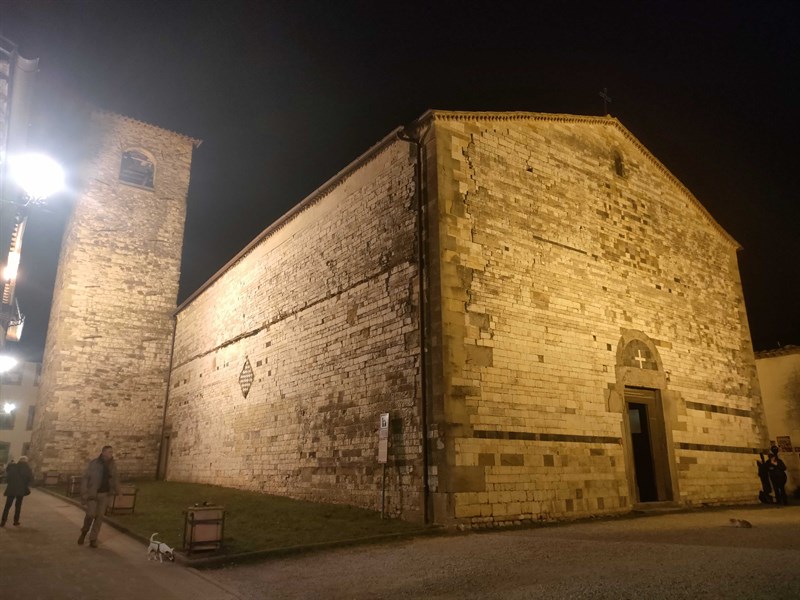 Una bella immagine notturna dell’antichissima Pieve romanica di Sant’Agata  di Mugello