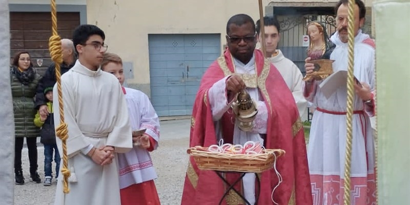 Un momento della processione con la reliquia di Sant’Agatina.