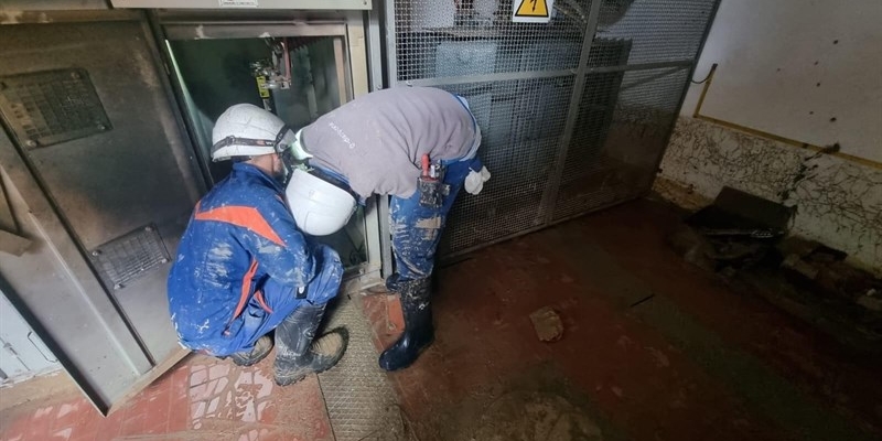 Tecnici al lavoro nelle aree alluvionate