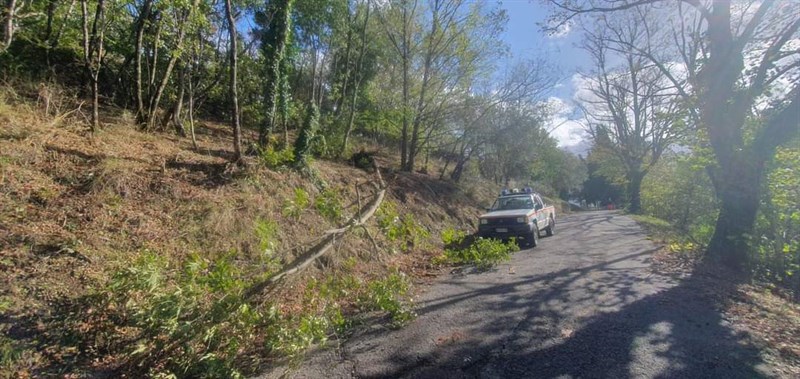 Volontari di Vab Valdisieve e Croce Azzurra Pontassieve in azione in questi giorni a causa del maltempo