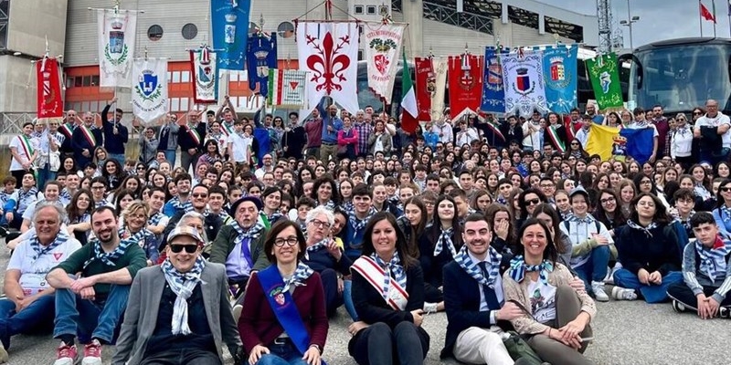 Gli studenti del metrocittà coi gonfaloni