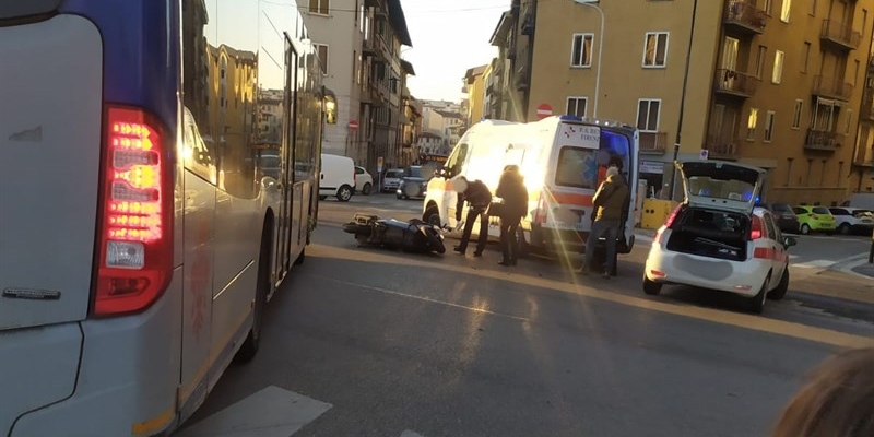 Ennesimo incidente in viale Redi