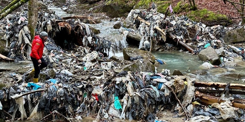 Un momento dell'intervento del soccorso alpino - Fiume Rovigo