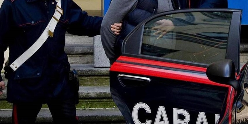 Scandicci, urla e spintoni contro i Carabinieri: arrestato 18enne arrestato 
