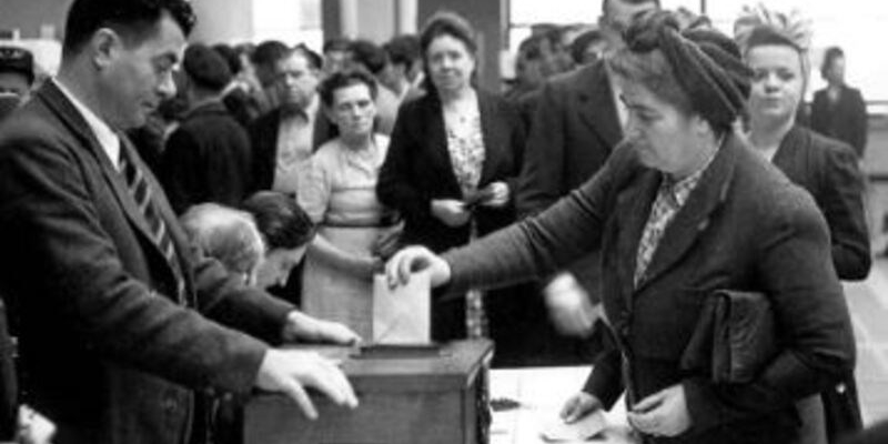 1946 - Donne italiane al voto per la prima volta