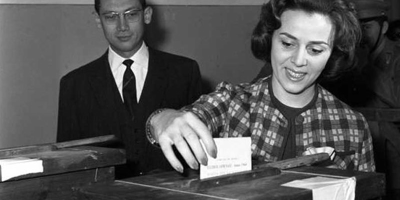 1946 - Donne per la prima volta al voto in Italia