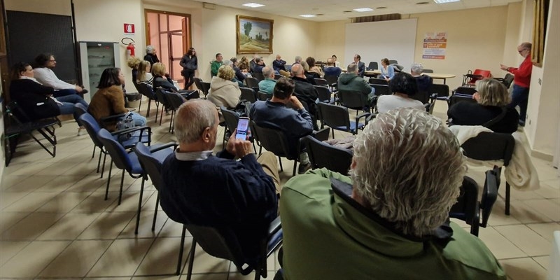 Tante persone al terzo appuntamento 