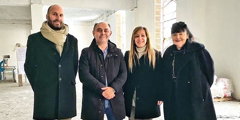 In foto insieme ad alcuni amministratori di Pontassieve , Tiziana Torri (a dx)