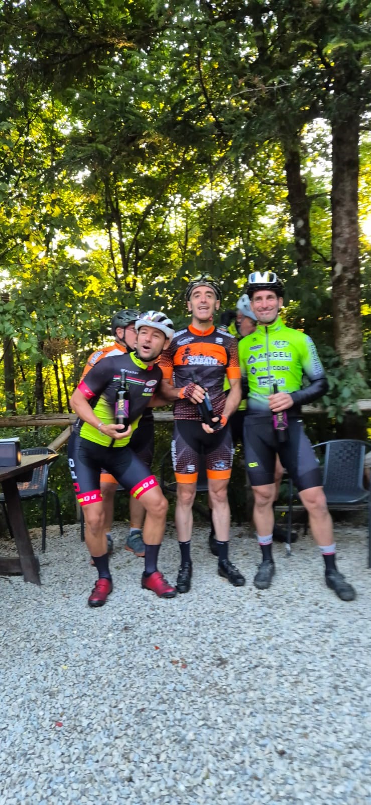 Il podio della classifica generale copn il vincitore assoluto Massimiliano Bini. 