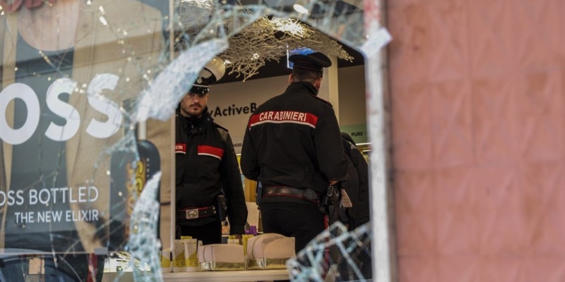 la spaccata in via Pisana