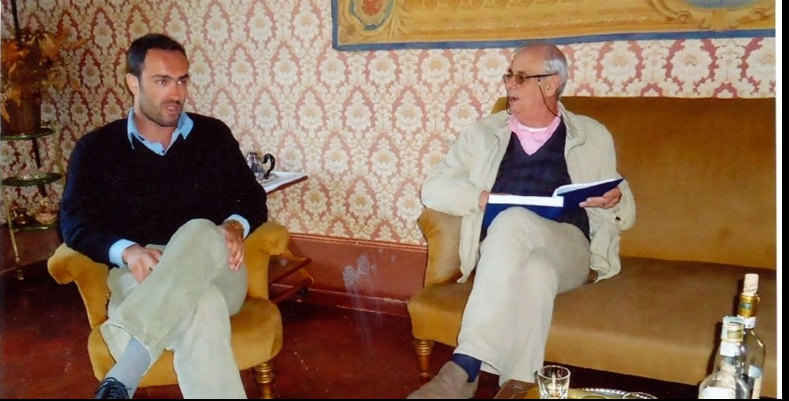 Pier Tommaso Messeri a sinistra durante una intervista a Villa Magnani a Ronta.