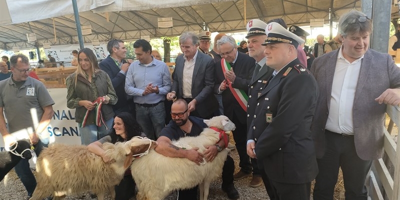 Il taglio del nastro inaugurale della 44^ edizione della Fiera Agricola del Mugello 