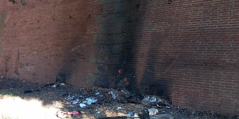 fuoco nelle mura della Fortezza