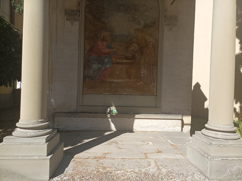 Particolare del tabernacolo abbandonato oggi