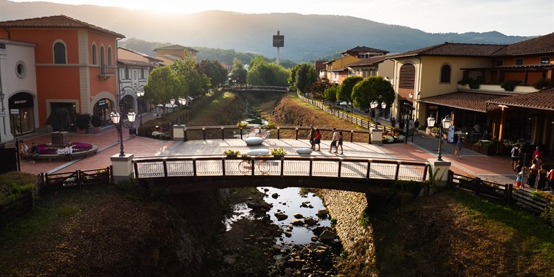 Barberino Outlet inaugura una panchina rossa contro la violenza di genere