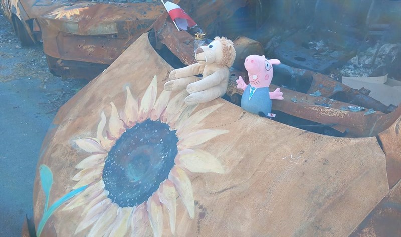 Tutte le auto sono state bruciate durante la strage.