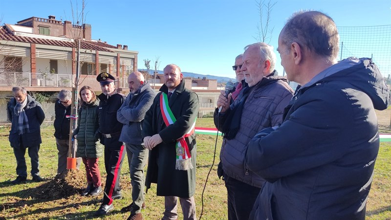 La cerimonia dell'intitolazione del campetto