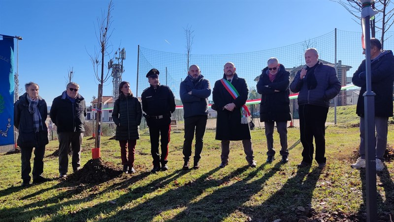 La cerimonia dell'intitolazione del campetto