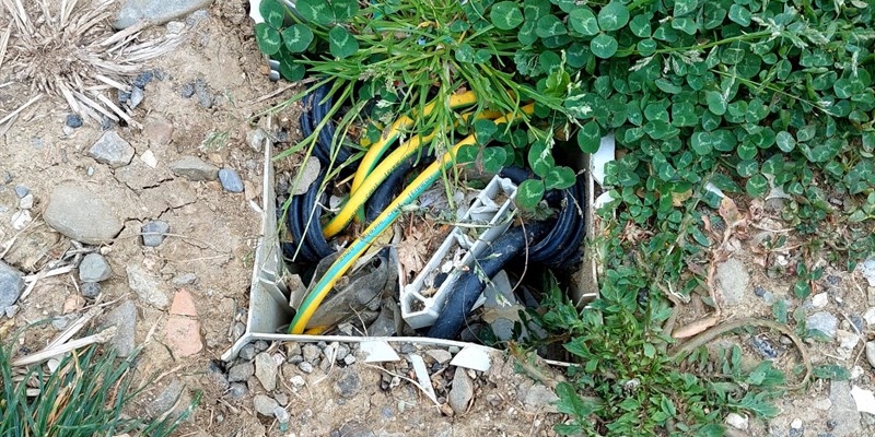 fili scoperti in piazza della Vittoria