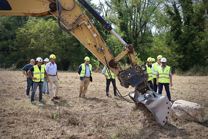 La cerimonia della posa della pietra del secondo lotto
