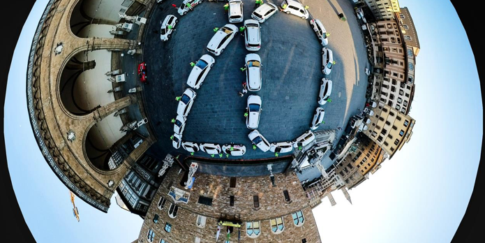 corri la vita tassisti in piazza signoria