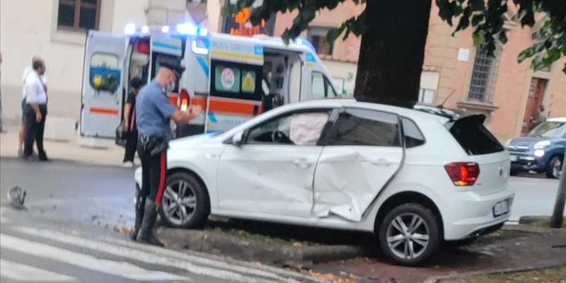 Incidente stamani in Piazza Dante a Borgo