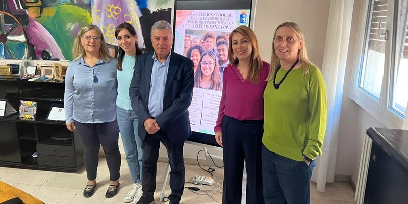 Sindaco Pianigiani vicesindaca Farini e assessora Ermini con consigliere di maggioranza Pereira e Bargilli promotrici di una mozione a tema