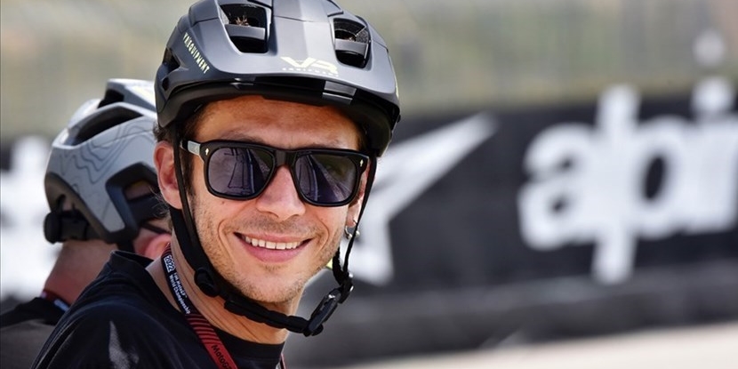 Valentino Rossi torna al Mugello: test in pista con la VR46 e pubblico presente nell’area prato