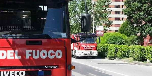 Sul posto ci sarebbero anche i vigili del Fuoco