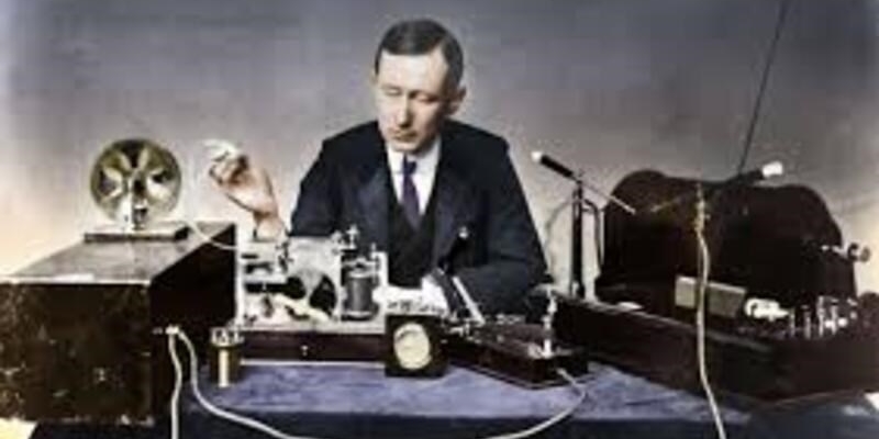 1911 - Marconi telegrafa a New York (113 anni fa)