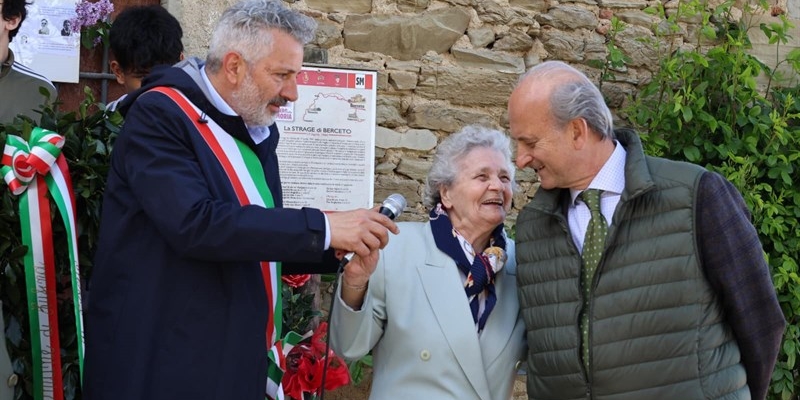 La sopravvissuta alla Strage di Berceto Vera Vangelisti e Lamberto Frescobaldi durante la 80°esima commemorazione