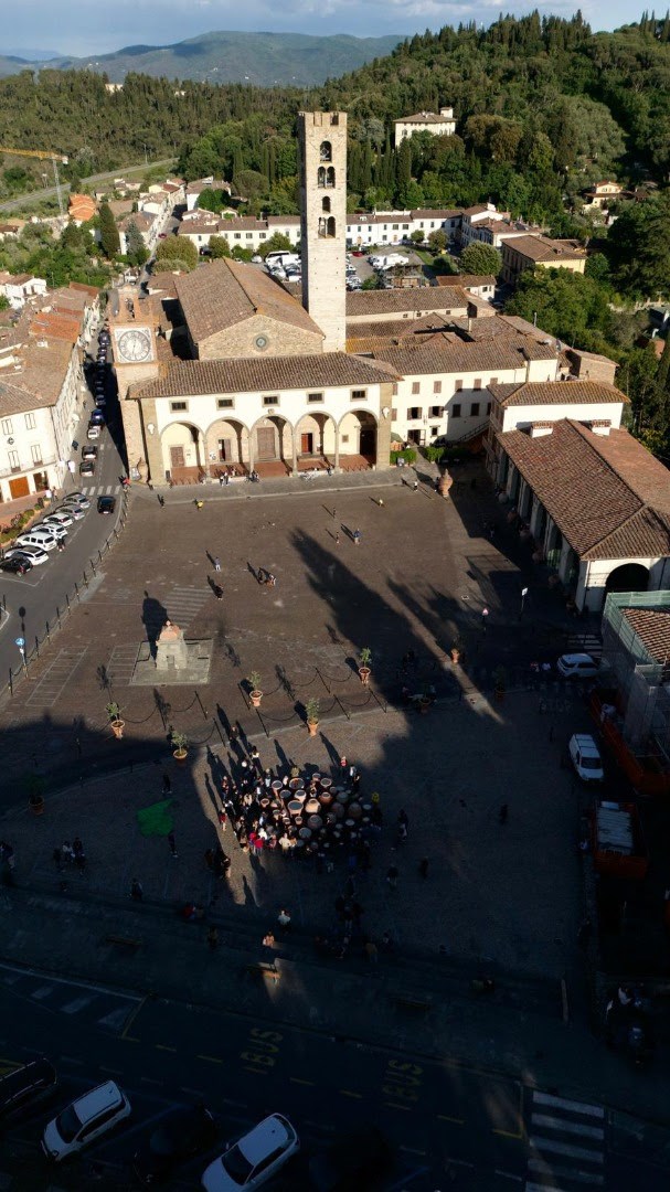 “7 volte 7” l’istallazione che celebra la terracotta di Impruneta