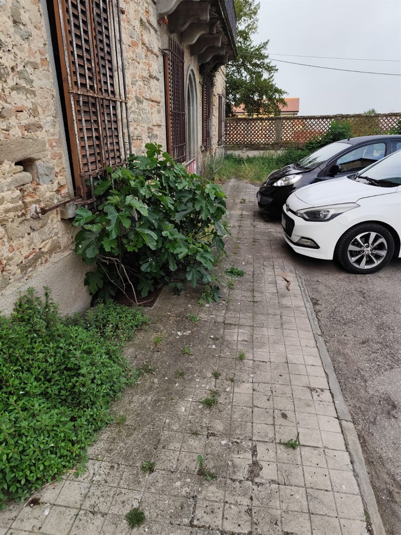 degrado piazza bati luco