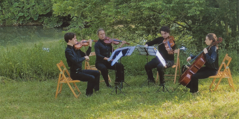 Il concerto in salceta vicino alla cascatella della Sieve nel maggio del 2024. 